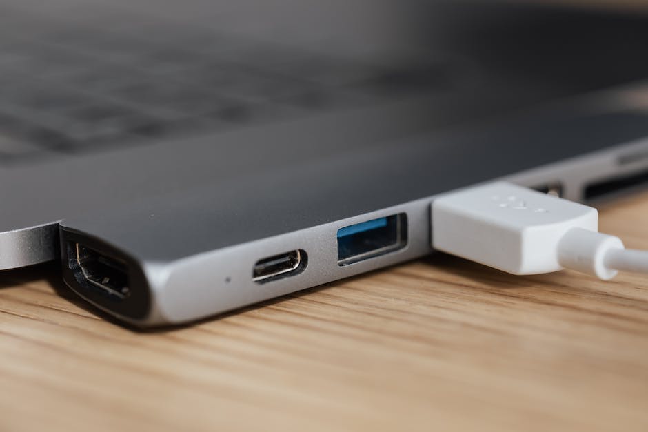 Kabelverbindung vom Laptop zum Fernseher benötigt