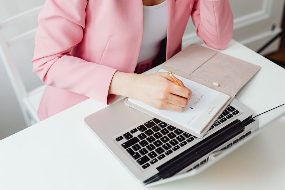 Laptop-Tastenkombinationen für das at Zeichen
