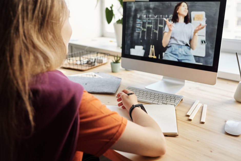 Antworten auf die Frage, wie man ein Bild vom Laptop auf den Fernseher überträgt